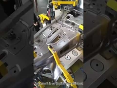 पोर्टेबल स्पॉट वेल्डर की कार बॉडी का वेल्डिंग