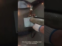 हैंडहेल्ड स्पॉट वेल्डर की धातु शीट की वेल्डिंग