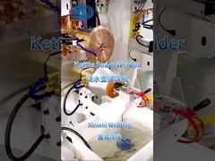 सीम वेल्डर के साथ वेल्डिंग केतली