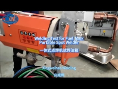 लटकती स्पॉट वेल्डिंग मशीन के साथ वेल्डिंग ईंधन टैंक